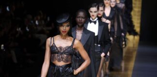 Milano Fashion Week, la proposta di Dolce & Gabbana tra il tuxedo e il reggiseno di pizzo indossato da Naomi Campbell