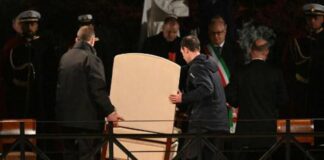 Il Papa non ha preso parte alla Via Crucis al Colosseo