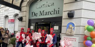 Alla Clinica De Marchi arriva Spiderman a portare le uova di Pasqua ai bambini ricoverati