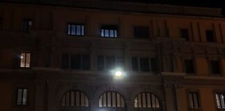 Earth Hour, Poste Italiane spegne le luci nella sede di Milano Corrdusio sabato 23