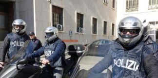 Accerchiano volante per impedire arresto, agente ferito, Fsp: “Violenza, arroganza e senso di impunità sempre più radicati. Colleghi più a rischio”