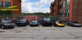Contrabbando di autovetture di lusso con targa svizzera, operazione GdF a Gallarate