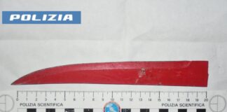Poliziotto accoltellato da marocchino in stato di alterazione alla stazione di Lambrate, grave