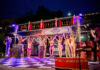 Grande successo per la prima volta in città del Bus Theater: centinaia di persone in piazza Minniti per il “Grand Cabaret”