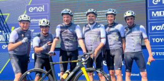 La Guardia di Finanza accoglie il Ministro Giorgetti alla 14esima tappa del Giro-E d’Italia a Desenzano del Garda