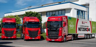 Bottiglie in plastica riciclata su camion a biocarburante, siglata partnership Coca-Cola HBC Italia-Casilli Enterprise