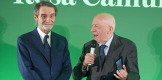 Rosa Camuna, la cerimonia a Palazzo Lombardia. Un minuto di silenzio per i tre giovani finanzieri morti in Val Masino