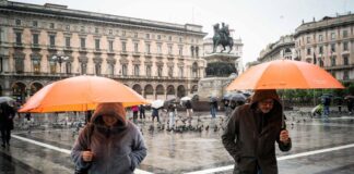 Maltempo, notte di pioggia copiosa a Milano e Lombardia, Lambro e Seveso sotto controllo per ora, scuole aperte
