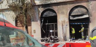 Incendio via Fra Galgario, proseguono i controlli. Vigili del Fuoco: estintori in officina c’erano