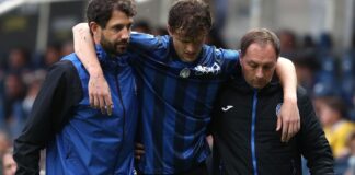 Sconfitta nel recupero con la Fiorentina, l’Atalanta chiude il campionato al quarto posto. Brutto infortunio per Scalvini, salterà gli Europei