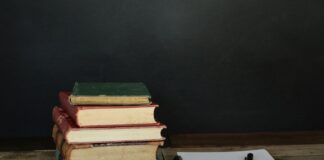 Scuola, con l’estate riparte la corsa all’acquisto di libri e corredo: il punto di Libraccio tra aumenti, usato e bonus