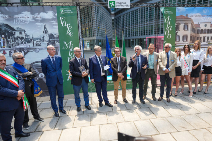 fontana-inaugurazione-mostra-A8Cento-foto-di-gruppo