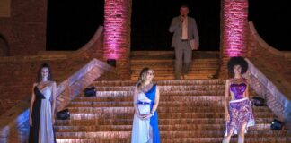 Sogno di una notte di mezza estate: Miriam Tirinzoni incanta Comacchio con la sua moda da sogno