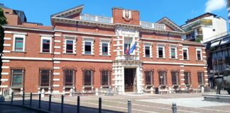 Extracomunitario accoltellato, fermati due carabinieri a Varese