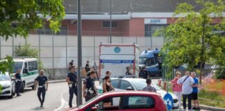 Case ai rom di via Bonfadini, Salvini attacca Comune