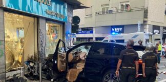 Altro grave incidente, Suv si schianta su pilastro in Paolo Sarpi, due feriti gravi