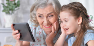 Il 75% degli over 65 naviga online ogni giorno
