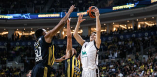 Eurolega, Olimpia super a Istanbul
