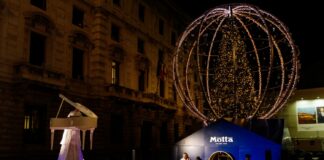 Next Different e Motta portano la magia del Natale in Piazza della Scala