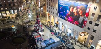 Sephora accende l’Albero di Natale in San Babila