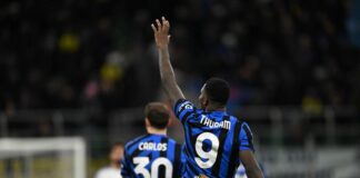 L’Inter supera il Como e si tiene in scia