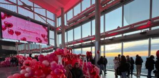 San Valentino, oltre 2.000 baci al Belvedere di Palazzo Lombardia