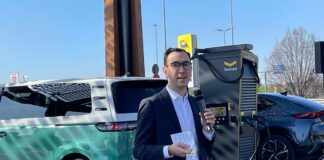 Auto elettriche a ricarica Fastned sulla A4 a Brescia Est