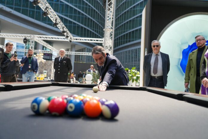 Design-Week-visita-Presidente-Fontana-100425_3-1