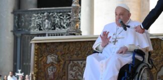 Il Papa a sorpresa a San Pietro per il Giubileo dei malati