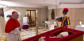 Funerali del Papa sabato mattina, esposta salma a Santa Marta