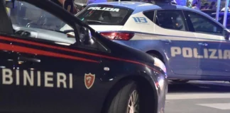 Fanno saltare bancomat con esplosivo