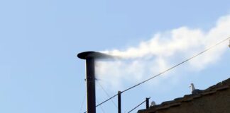 Eletto il nuovo Papa, fumata bianca