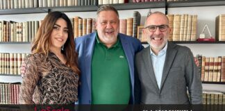 Intervista esclusiva all’Avvocato Giuseppe la Scala Nella cornice elegante dello studio legale La Scala, la Gazzetta di Milano ha avuto il privilegio di intervistare l’avvocato Giuseppe La Scala, una figura di spicco nel panorama giuridico italiano. Durante la video intervista, l’avvocato ha condiviso la storia della sua carriera professionale, svelando come sia riuscito a trasformare le avversità in autentiche opportunità di crescita e innovazione. Nella video intervista realizzata l’avvocato ha raccontato come la sua capacità di vedere oltre le sfide immediate gli abbia permesso di trasformare le avversità in opportunità di crescita. Con una visione unica, ha rivoluzionato il modo di concepire lo studio legale, adattandolo alle esigenze di un mercato in continua evoluzione. Sin dai suoi primi passi nel mondo del diritto, Giuseppe La Scala ha dimostrato una visione unica, riuscendo a rivoluzionare il tradizionale modello di business degli studi legali. "Ho sempre creduto nella necessità di adattarsi e innovare," ha affermato La Scala. "Ogni sfida è stata per me un’opportunità per ripensare il modo in cui operiamo, rendendo lo studio non solo un luogo di lavoro, ma una vera e propria impresa." Dallo Studio Legale all'Impresa: Un Modello di Successo La trasformazione di uno studio legale tradizionale in una struttura imprenditoriale con 100 associati è la testimonianza del successo del modello di business innovativo di Giuseppe La Scala. Ha saputo creare un ambiente dinamico e coeso, dove ogni membro del team contribuisce al successo collettivo. La Scala ha sottolineato come sia stato fondamentale costruire un team coeso e motivato, capace di affrontare le complessità del settore legale con competenza e passione. Durante l’intervista, l’avvocato ha anche discusso l’importanza della formazione continua e dell’aggiornamento professionale, elementi chiave per mantenere la competitività in un contesto in costante evoluzione. "Investire sulle persone è la nostra priorità," ha dichiarato, "perché solo attraverso la crescita dei nostri professionisti possiamo garantire un servizio eccellente ai nostri clienti." Side, opportunità e perseveranza L’intervista ha offerto uno sguardo affascinante sulla capacità di Giuseppe La Scala di trasformare le sfide in successi, ispirando una nuova generazione di avvocati a seguire il suo esempio di innovazione e resilienza. L'intervista ha messo in luce non solo il percorso professionale dell'avvocato, ma anche i valori che guidano il suo lavoro quotidiano, come l'integrità, la trasparenza e l'innovazione. Questi principi sono stati fondamentali per costruire un ambiente lavorativo che non solo sostiene la crescita individuale, ma promuove anche un senso di comunità e collaborazione tra tutti i membri dello studio. Giuseppe La Scala ha ricordato ai lettori che il successo non è solo una questione di numeri, ma di persone e relazioni. "Ogni cliente è unico e merita un approccio personalizzato," ha sottolineato, evidenziando come l'empatia e la comprensione siano strumenti essenziali nel suo lavoro. La Filosofia dell’Avvocato La Scala La visione di Giuseppe La Scala continua a guidare lo studio verso nuove sfide, mantenendo sempre un passo avanti in un mondo legale in continua evoluzione. La sua capacità di unire tradizione e innovazione rappresenta un esempio luminoso di come sia possibile eccellere nel proprio campo rimanendo fedeli ai propri valori fondamentali. Seguendo l'esempio di Giuseppe La Scala, molti giovani avvocati trovano l'ispirazione per perseguire carriere che non solo rispondano alle esigenze del presente, ma che siano anche pronte a plasmare il futuro del diritto. Con una leadership forte e una chiara visione del domani, lo studio La Scala si conferma come un pilastro nel panorama legale italiano, pronto a scrivere nuove pagine di successo e innovazione. Visitando il sito ufficiale de La Scala Società tra Avvocati, è possibile approfondire la storia di questo studio dinamico e scoprire le numerose iniziative che continuano a posizionarlo all’avanguardia nel settore legale. Rimanete sintonizzati per ulteriori approfondimenti e seguiteci per scoprire altre storie di eccellenza che, come quella di Giuseppe La Scala, dimostrano che con visione e impegno, ogni traguardo è raggiungibile.