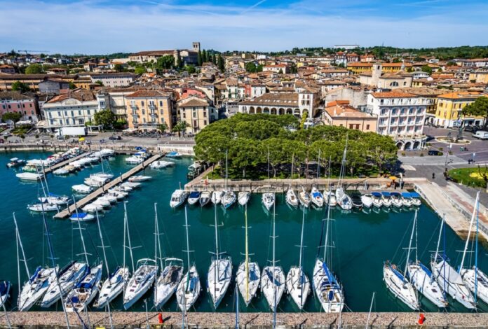 Old,Town,And,Port,Of,Desenzano,Del,Garda,In,Italy