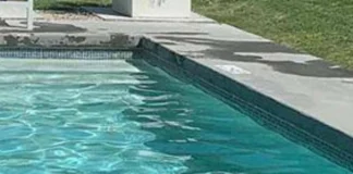 Sfugge al controllo del padre e cade in piscina, morto bambino di 4 anni