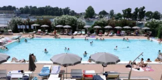 Piscina, attenzione a batteri, virus e funghi