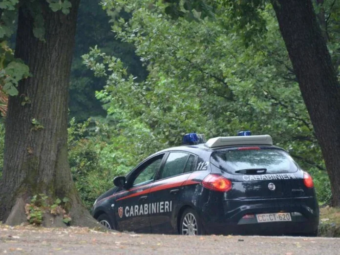 intervento_dei_carabinieri_e_di_un_ambulanza_al_parco_di_porta_venezia
