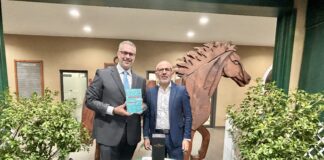 Emozioni in Pista: L’Ippodromo di Varese Brilla tra Competizioni e Talenti Ippodromo Varese - Premiazione gara - Luigi Rinzivillo