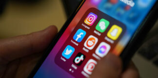 Milano, pubblica su un sito pornografico le foto di 25 conoscenti: indagato 23enne