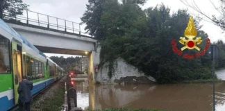Maltmpo, voragine nel lecchese, fermato treno a pochi metri