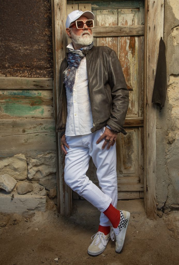 Luca Fiocca, un architetto e scrittore dalla personalità affascinante, ha saputo coniugare la sua passione per l'architettura con la vocazione di scrittore e personaggio pubblico.