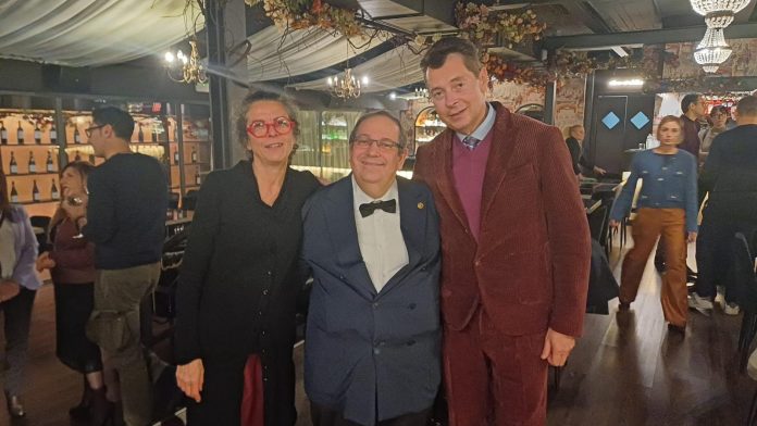 L'uomo e il pellicano foto articolo