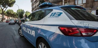 Violenta la vicina di pianerottolo, arrestato dalla Polizia