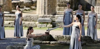 Olimpiadi, accesa la fiaccola ad Olimpia
