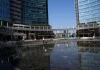 Donna accoltellata in piazza Gae Aulenti, ricoverata in codice rosso