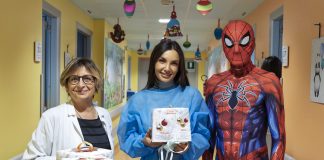 Elettra Lamborghini in visita ai bambini del San Donato