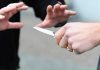 Via Torino, 20enne accoltella addetto alla sicurezza di un supermercato