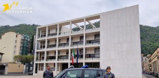 Guida senza patente furgone di trasporto medicinali, sequestro GdF