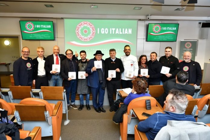 I firmatari con i fondatori di I Go Italian. Credits Luca Nava