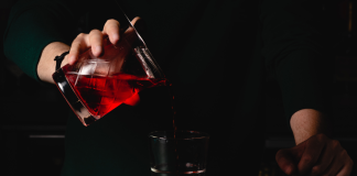 La Leggenda del Negroni: un Cocktail che Ha Conquistato il Mondo